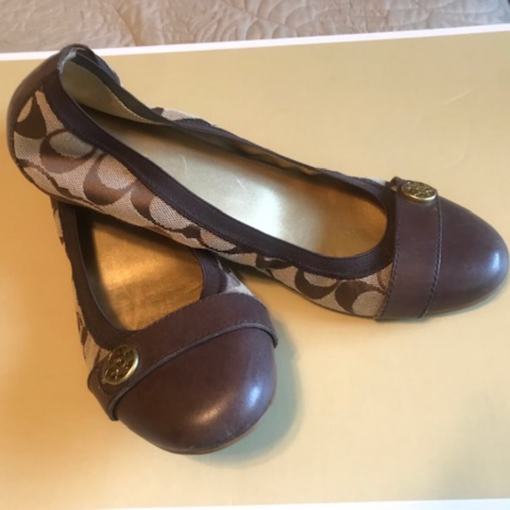 Coach Flat